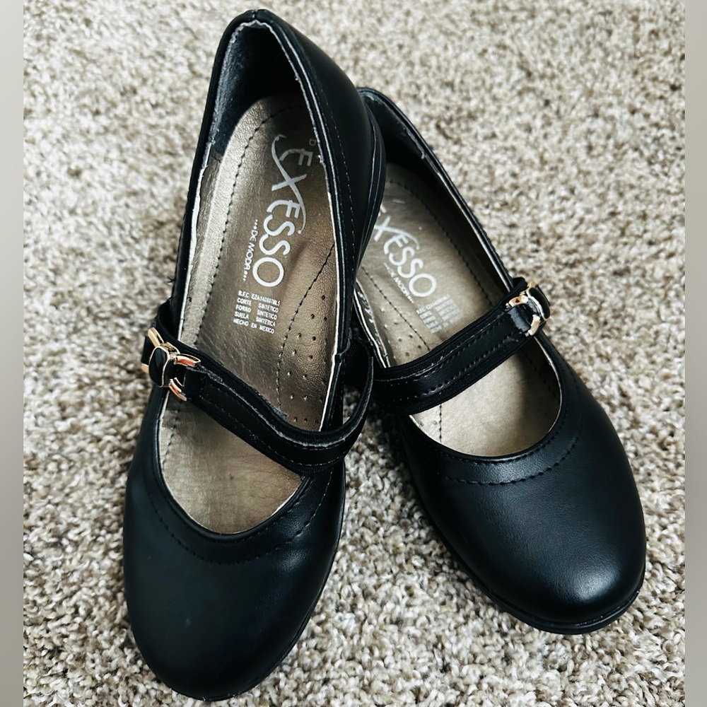 Girl’s dress shoes